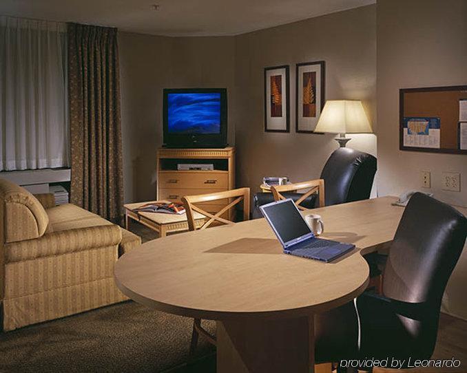 Candlewood Suites Indianapolis East By Ihg Room photo