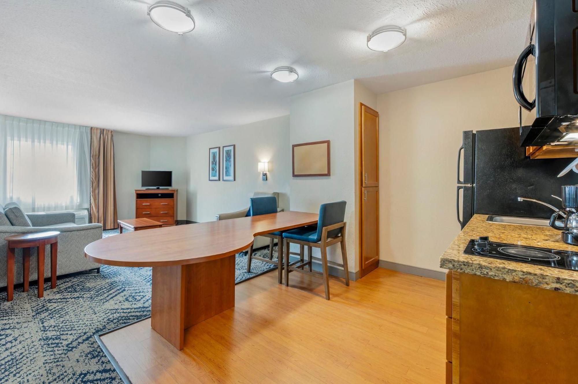 Candlewood Suites Indianapolis East By Ihg Exterior photo