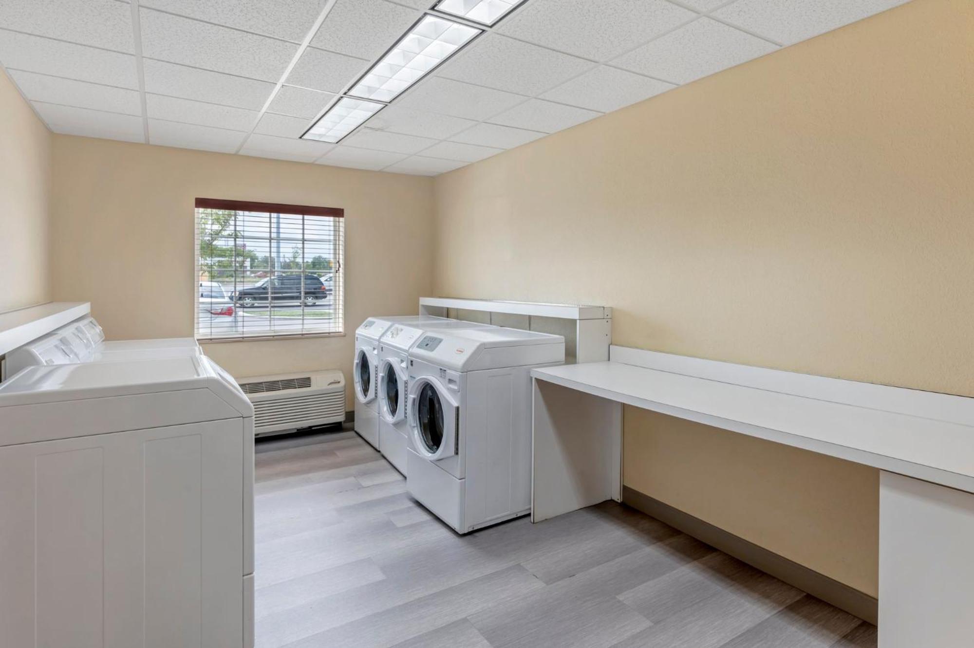 Candlewood Suites Indianapolis East By Ihg Exterior photo